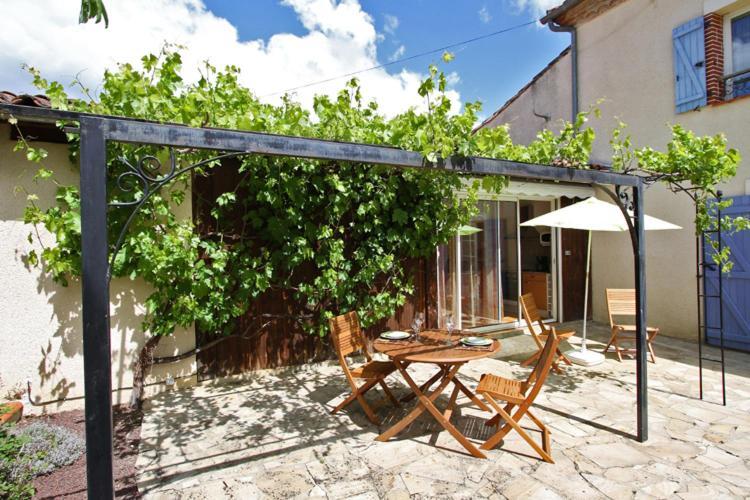 Au Mas Du Soleil Bed & Breakfast Senouillac Exterior foto